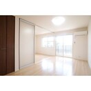 高い天井の室内で随所に気遣いを Ｄ－ｒｏｏｍ赤塚　B