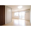 高い天井の室内で随所に気遣いを Ｄ－ｒｏｏｍ赤塚　B