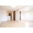 木目調の扉がアクセントの日当た Ｄ－ｒｏｏｍ赤塚　B