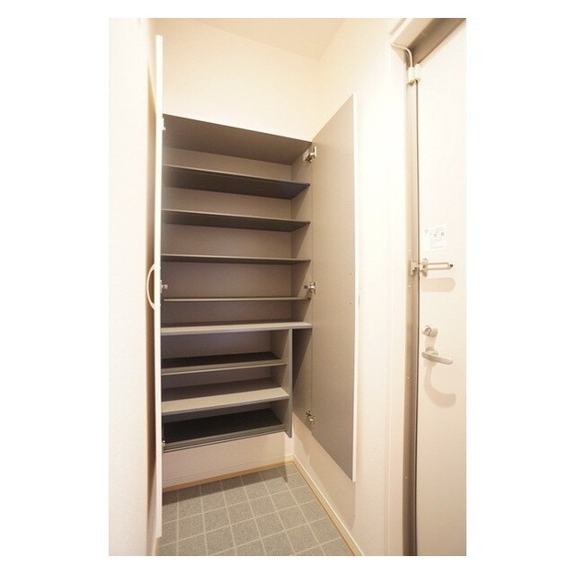 玄関がキレイに片付きますね Ｄ－ｒｏｏｍ赤塚　B