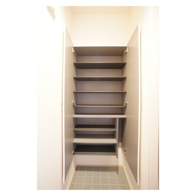 玄関がキレイに片付きますね Ｄ－ｒｏｏｍ赤塚　B