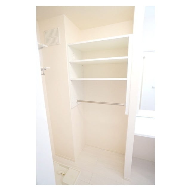 多彩な収納スペースで住空間もス Ｄ－ｒｏｏｍ赤塚　B