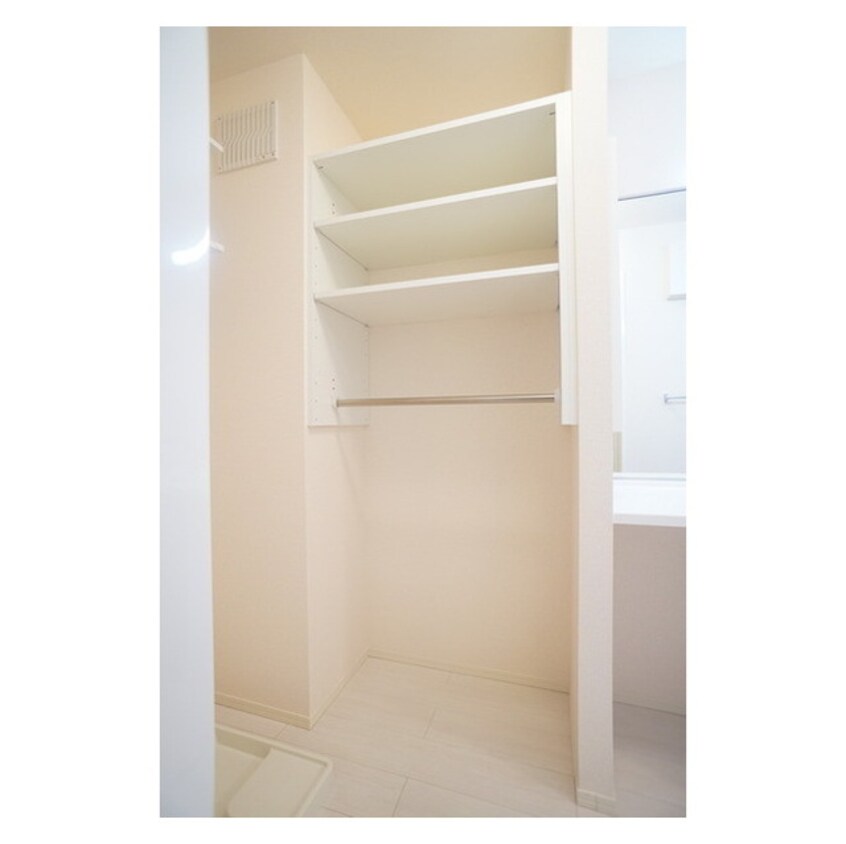 多彩な収納スペースで住空間もス Ｄ－ｒｏｏｍ赤塚　B