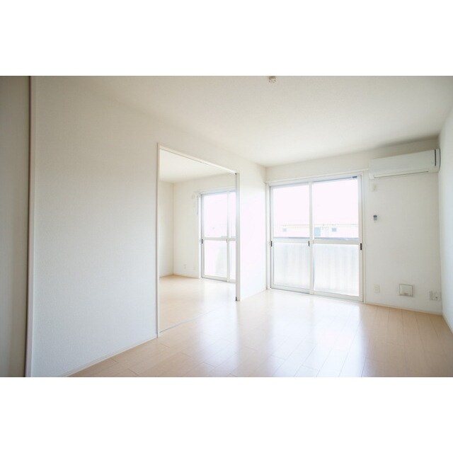 高い天井の室内で随所に気遣いを ディアステージⅡ