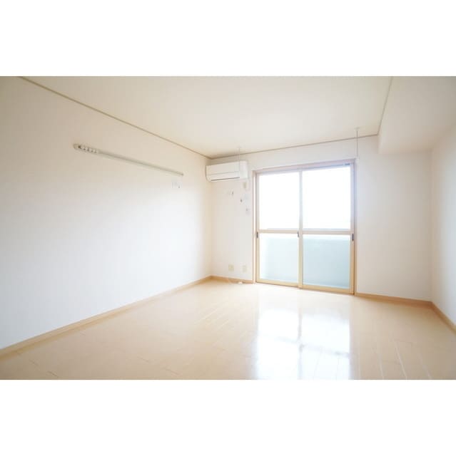 高い天井の室内で随所に気遣いを エスペランサ