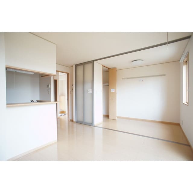 高い天井の室内で随所に気遣いを ＰＲＩＮＣＥＳＳ　Ⅱ