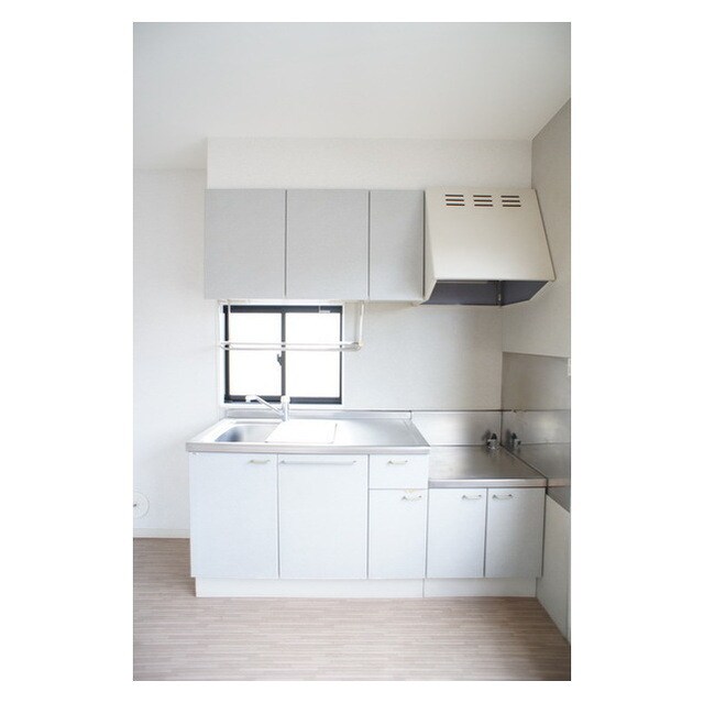 充実のキッチンセットです メゾン・シャルムＥ棟