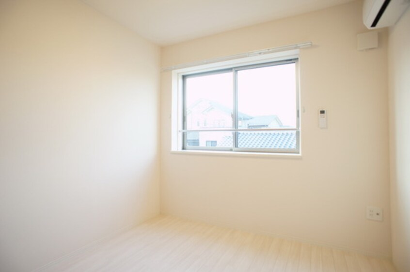 窓が大きく明るい室内 Y’s square 91