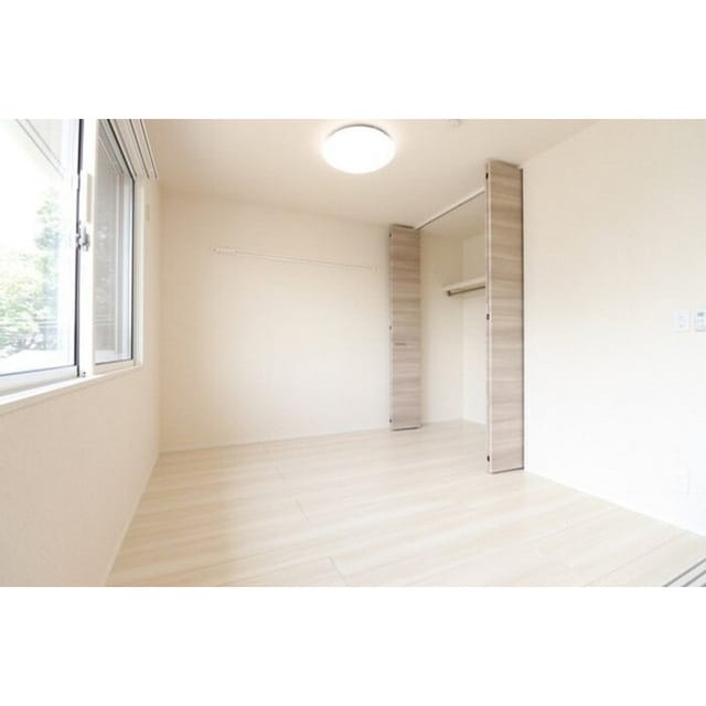 明るい日差しに室内 ヴァレンティーナ　Ｆ