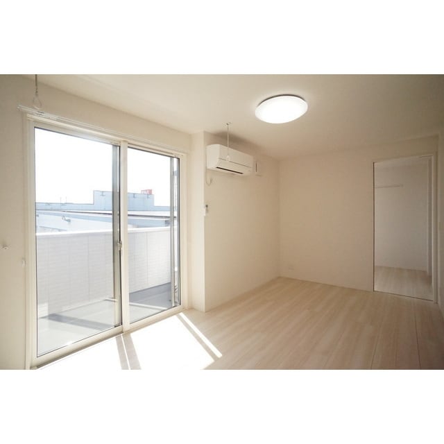 明るい日差しの空間 ウエスト・パーク　A