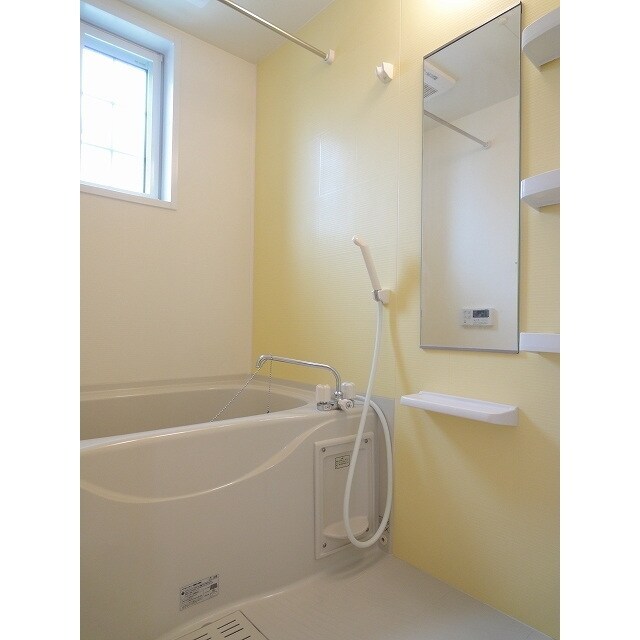 小窓は日中の換気に便利ですね ポルトボヌール　Ⅱ