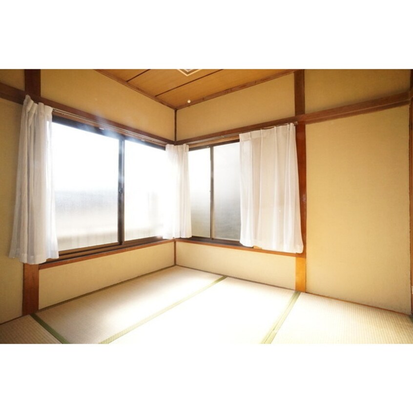 明るい日差しの室内 加藤木住宅