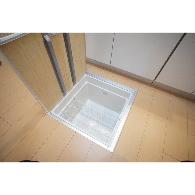 床下収納も完備のキッチン シュティル　Ａ