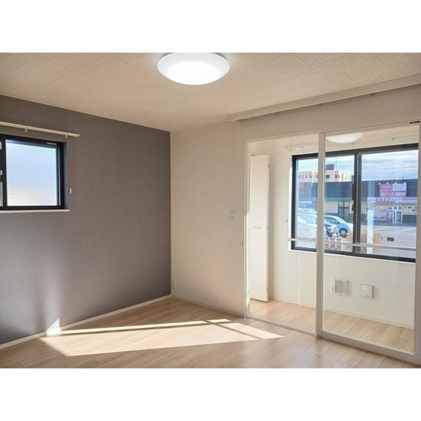 明るい日差しの空間 メルスィ