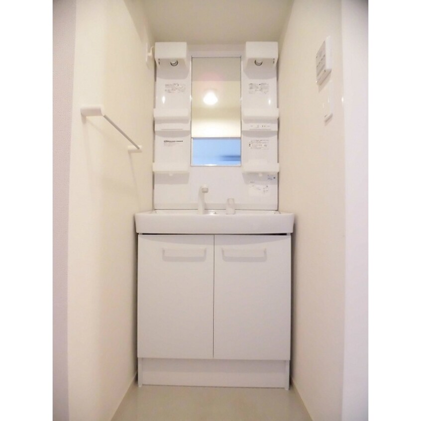 収納力と機能性に優れた洗面化粧 グレイス　レジデンス