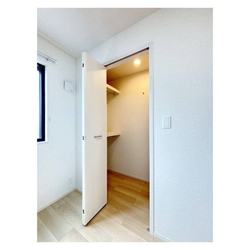 整理しやすい収納棚やハンガーバ ヒカルサ水戸石川ノース
