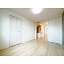 リビングから寝室への動線も良い ヒカルサ水戸石川ノース
