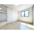 リビング隣の洋室も日当たり良好 ヒカルサ水戸石川サウス