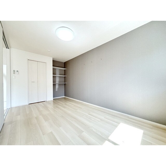 寝室にも照明器具＆エアコン完備 ヒカルサ水戸石川サウス