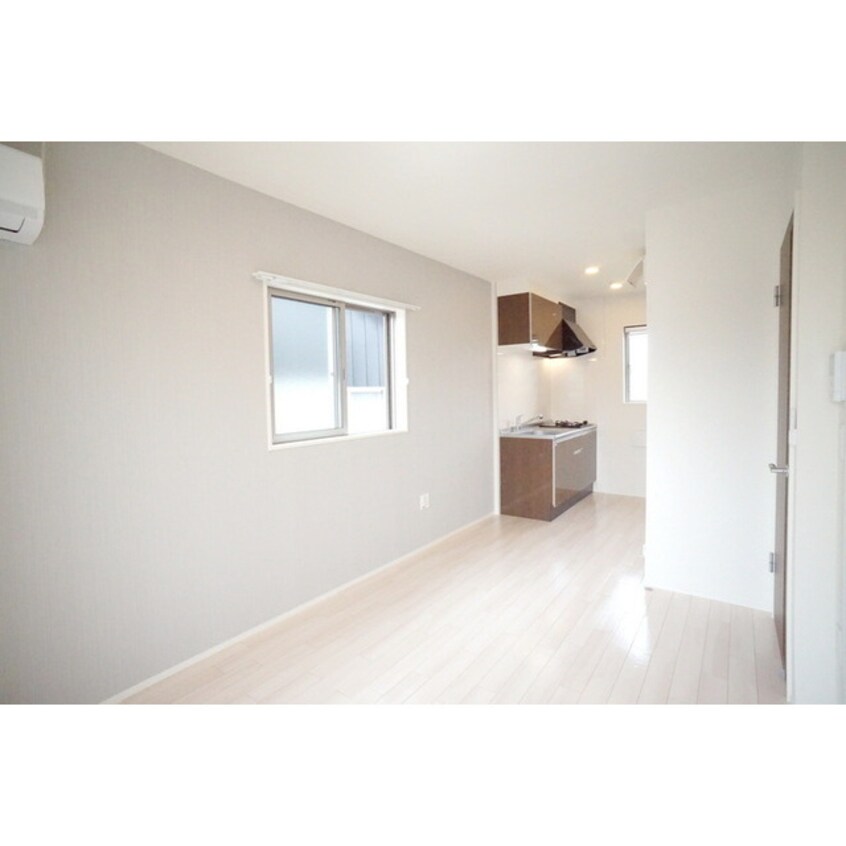 高い天井の室内、随所に気遣いを メゾンタカハシ