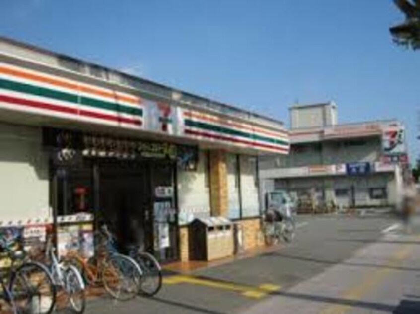 セブンイレブン箕面5丁目店(コンビニ)まで146m※セブンイレブン箕面5丁目店 グランリッチ箕面