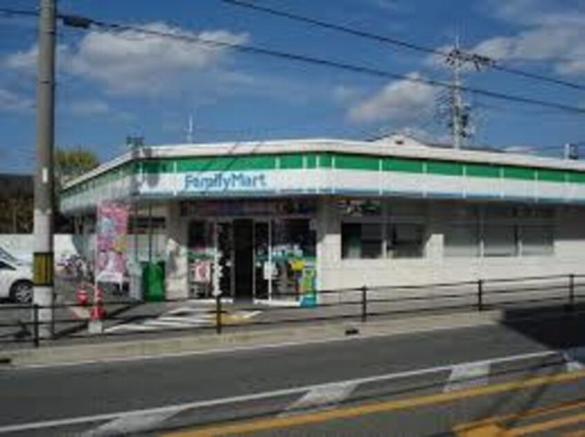 ファミリーマート池田住吉一丁目店(コンビニ)まで616m※ファミリーマート池田住吉一丁目店 ラ・セデュクシオン