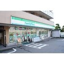 ファミリーマート箕面白島店(コンビニ)まで566m※ファミリーマート箕面白島店 アーバンハイツ白島Ｃ棟