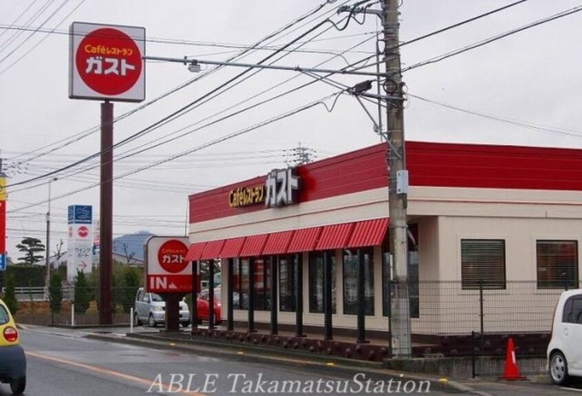 ガスト三名店(その他飲食（ファミレスなど）)まで1400m リバティハウスＡ