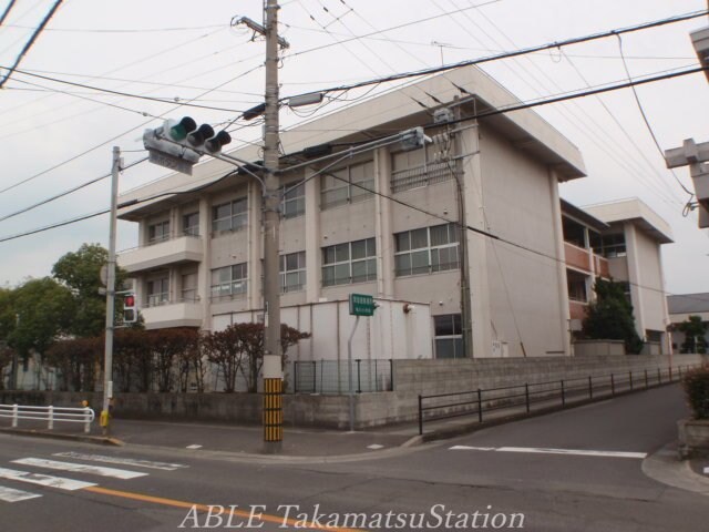 丸亀市立郡家小学校(小学校)まで400m ヌーベル・シャトウ　Ｄ