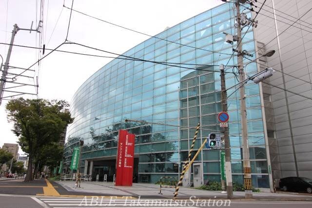 高松市中央図書館(図書館)まで474m プラム