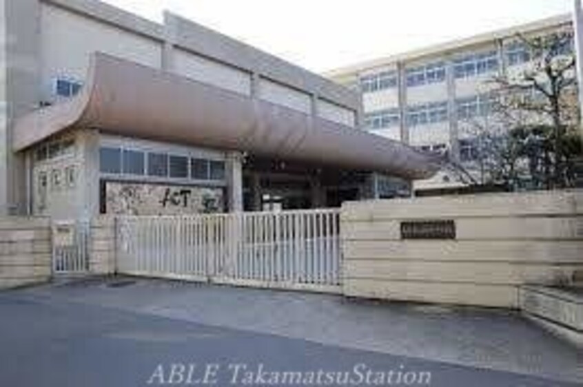 高松市立桜町中学校(中学校/中等教育学校)まで1051m 南海常盤ビル