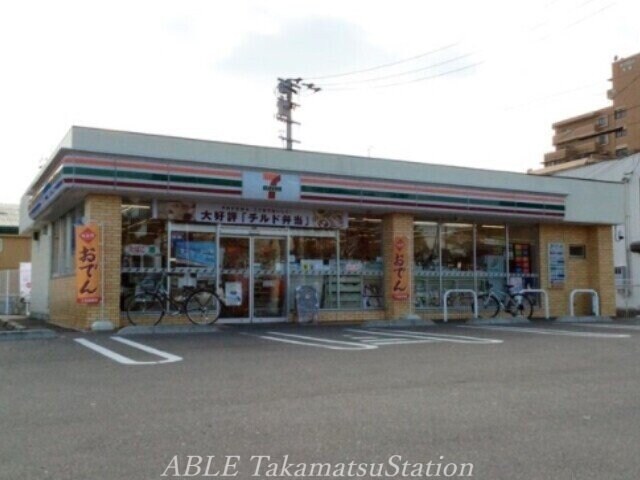 セブンイレブン高松木太町店(コンビニ)まで330m ザ・ビレッジグリーン福岡町Ⅱ