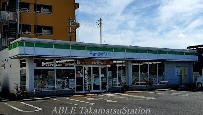 ファミリーマート高松国際ホテル(コンビニ)まで450m ベルエア木太Ｃ