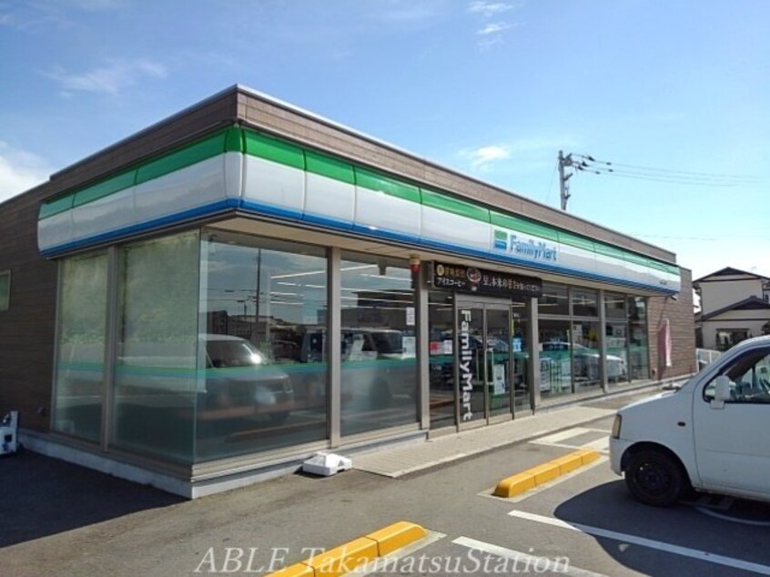 ファミリーマート丸亀三条町店(コンビニ)まで300m スノーフレーク・アイ