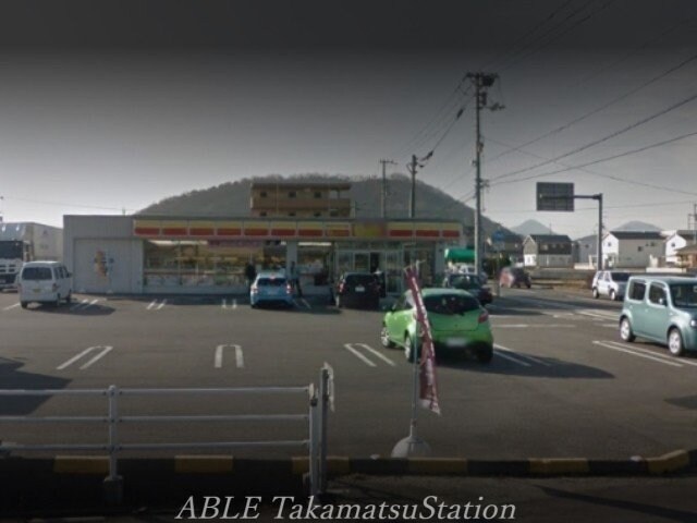 デイリーヤマザキ六条店(コンビニ)まで1428m リジェール東山崎　B棟