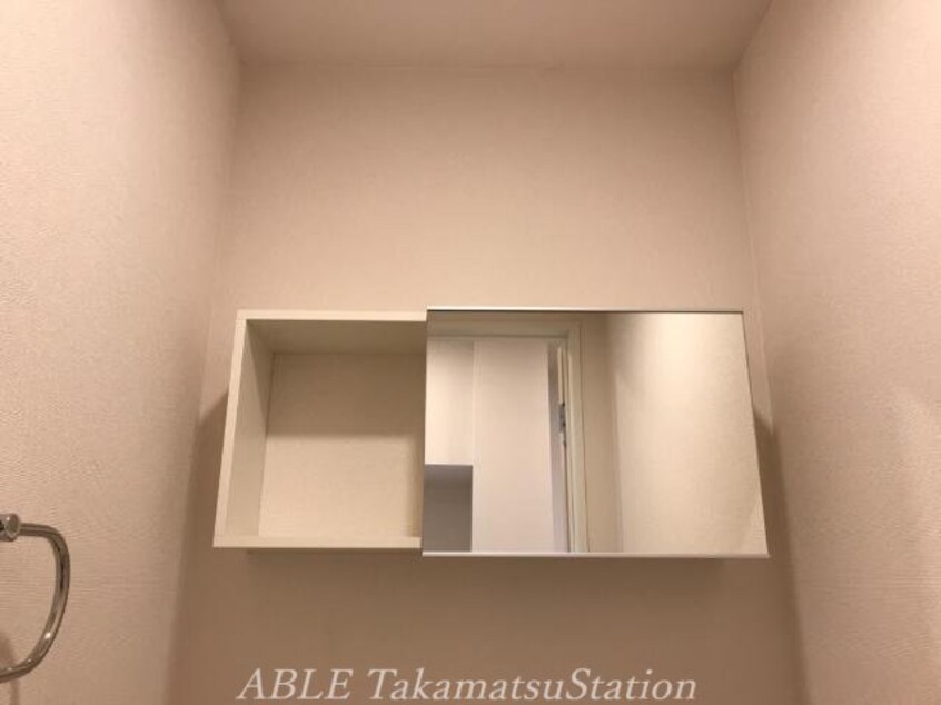 トイレ収納棚 プルンバーゴ