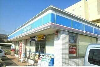 ローソン高松木太町六区店(コンビニ)まで800m クラール木太Ｆ