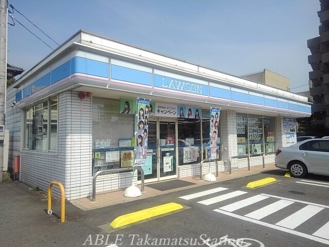 ローソン丸亀土器町西五丁目店(コンビニ)まで600m メイプルハイツ