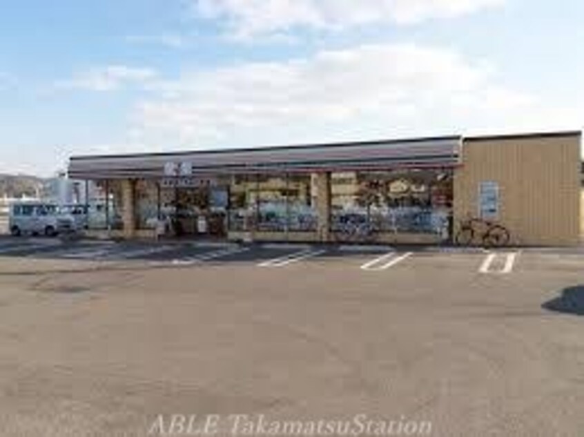 セブンイレブン高松春日町店(コンビニ)まで1291m ベース新田南 Ⅱ