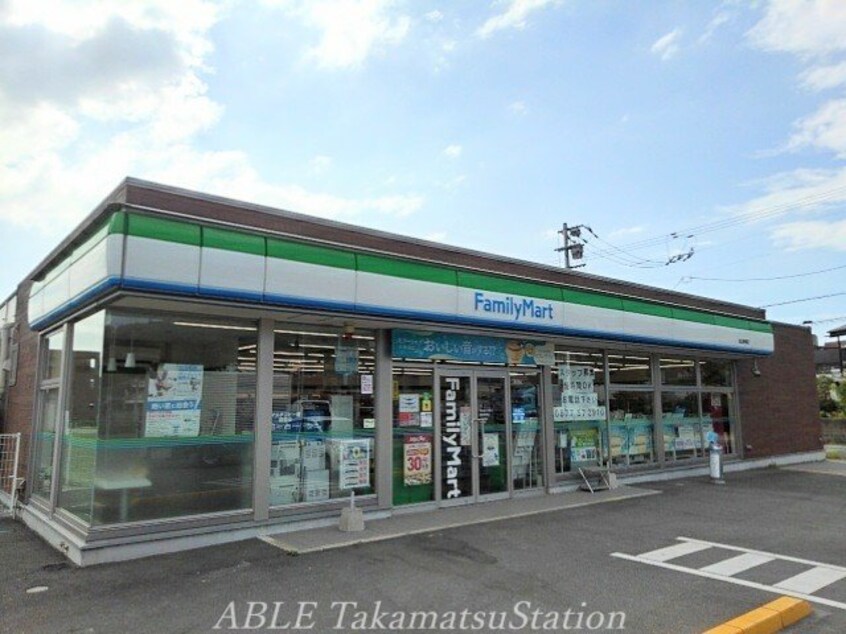 ファミリーマート坂出東梶店(コンビニ)まで850m グランド・アヴェニュー　Ｂ