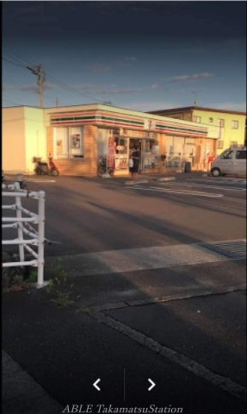 セブンイレブン高松空港店(コンビニ)まで552m スカイハイツ　B