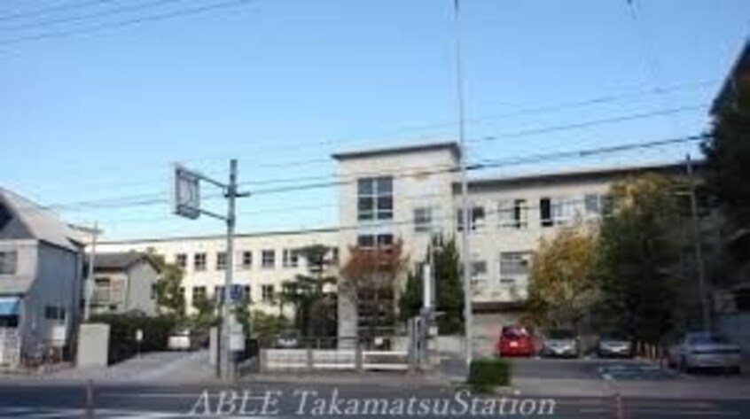 高松市立紫雲中学校(中学校/中等教育学校)まで1607m アルファステイツ錦町