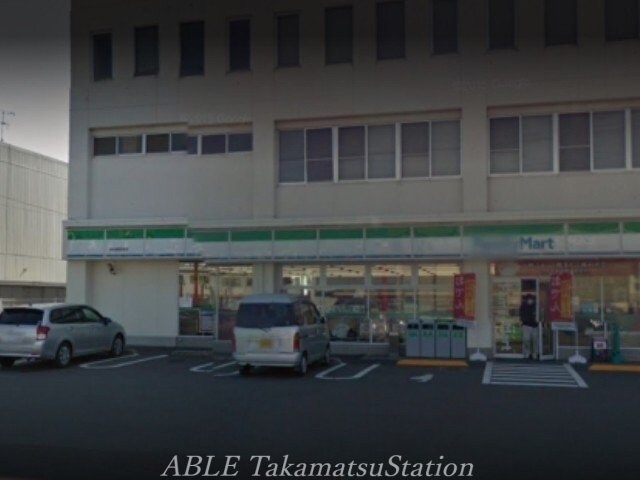 ファミリーマート高松香西東店(コンビニ)まで783m カーサ・アンジェリカⅡ