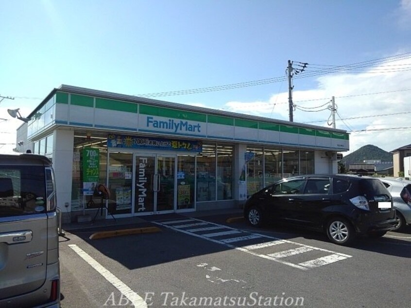 ファミリーマート坂出川津町店(コンビニ)まで1600m 秋桜ｎｅｏ　Ａ