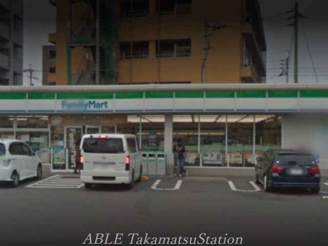 ファミリーマート高松国際ホテル前店(コンビニ)まで749m サンテクラージュ木太町Ａ