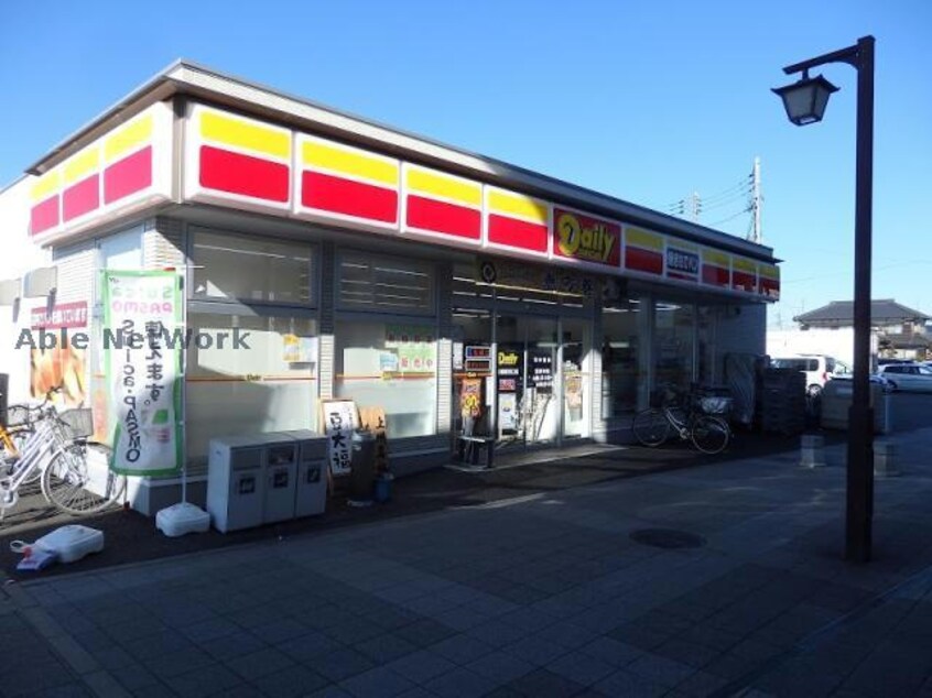 デイリーヤマザキ栗橋駅西口店(コンビニ)まで1055m STELLA COURT Ⅰ