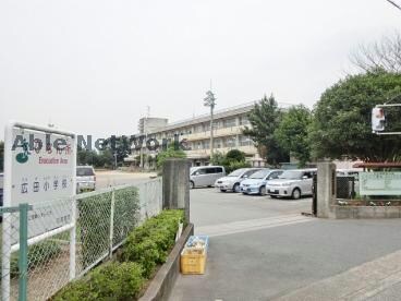 鴻巣市立広田小学校(小学校)まで889m ダイヤモンド　リリナ　B