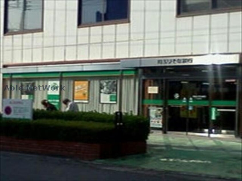 埼玉りそな銀行鷲宮支店(銀行)まで1763m ティファニー