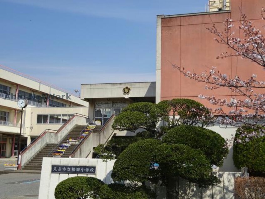 久喜市立桜田小学校(小学校)まで606m マードレＢ