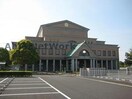 久喜市立菖蒲図書館(図書館)まで1153m ヒューゲル・フェルト